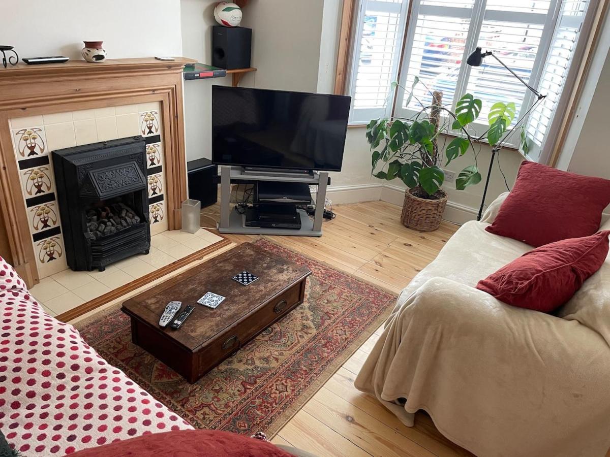 Vicky And Richards Apartment Cheltenham